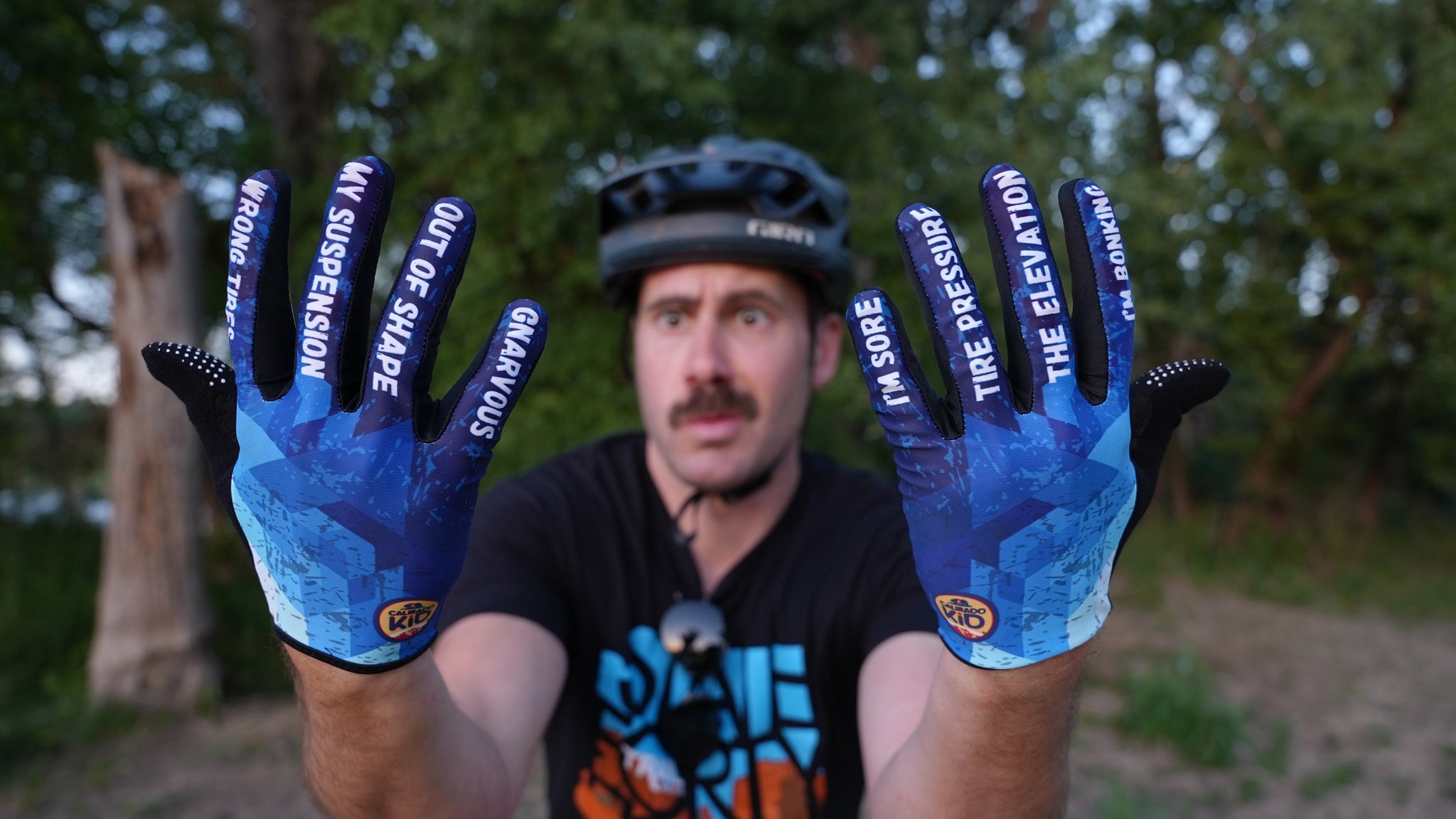THE CALIRADO KID'S MOUNTAIN BIKING EXCUSES *LIMITED EDITION* RIDING GL – Trail Manos MTB Gloves THE CALIRADO KID'S MOUNTAIN BIKING EXCUSES *LIMITED EDITION* RIDING GL – Trail Manos MTB Gloves